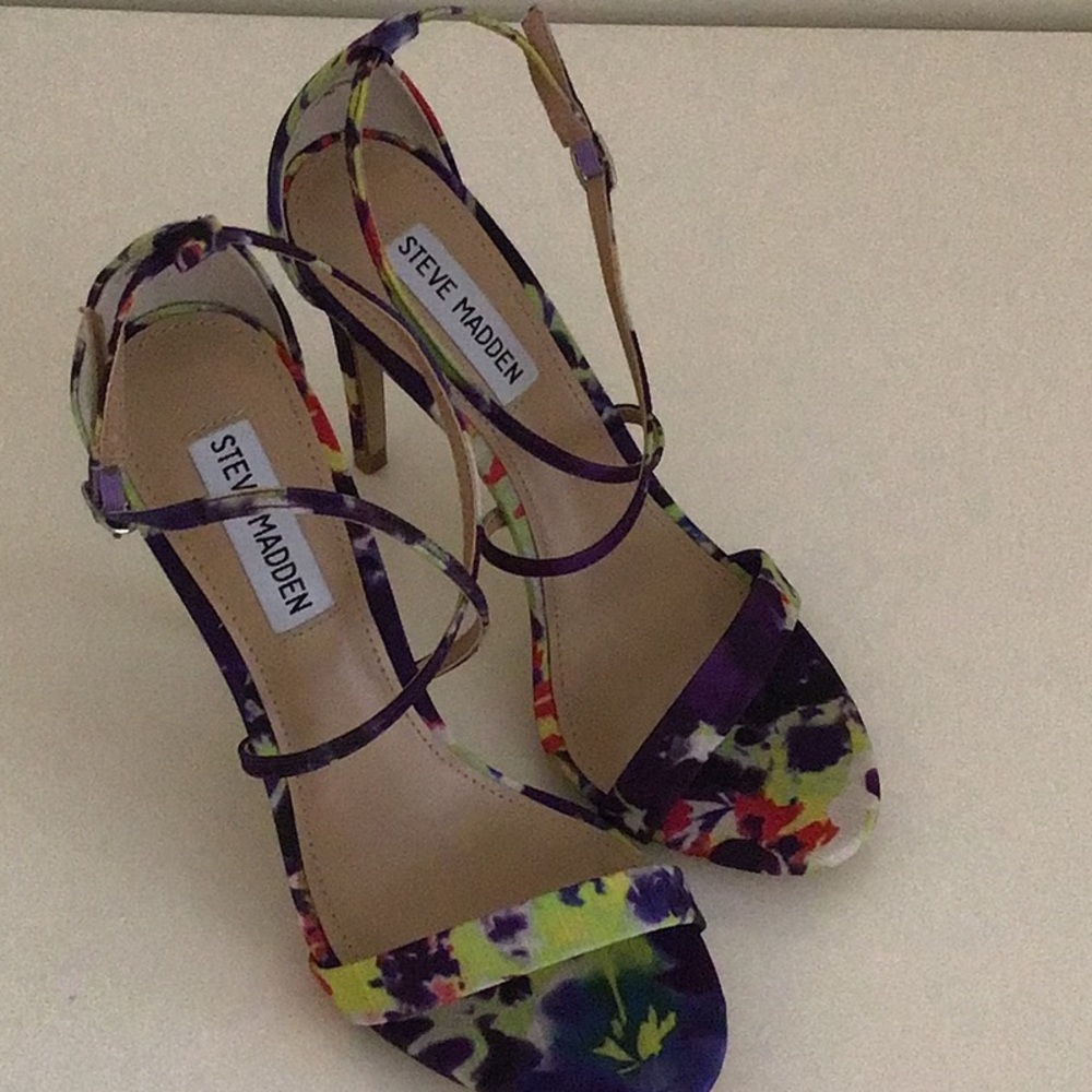Steve Madden Felix Floral Sandals (NWT)